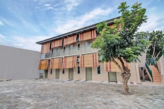 ホテル O エリフ ホームステイ シャリア