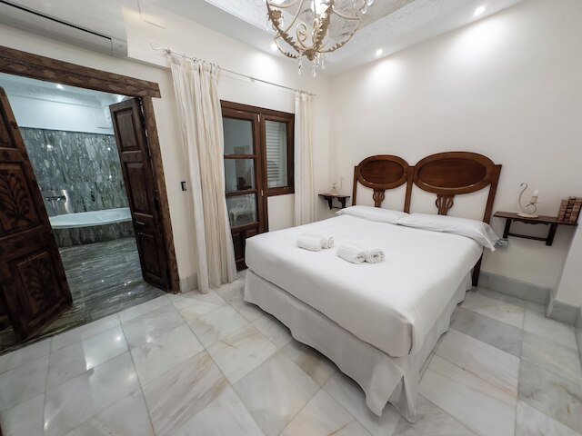 スイート コマレス