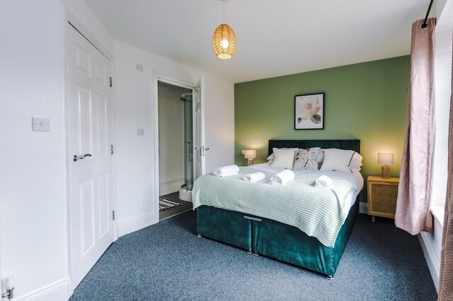 ラブリー 4 ベッド リザランド アパートメント