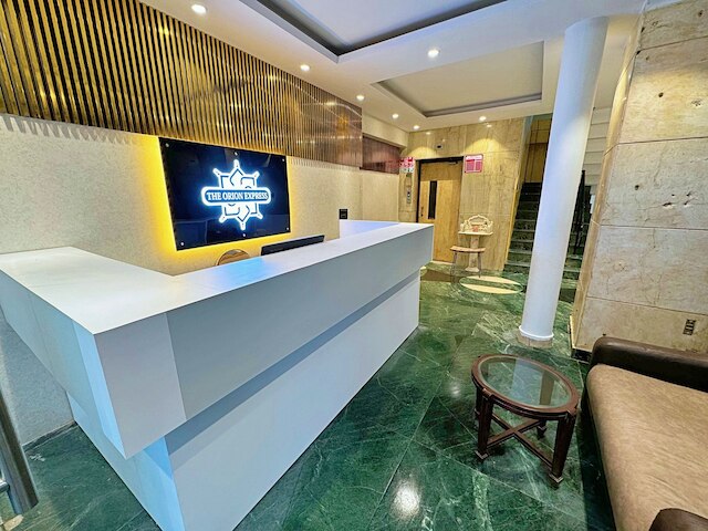 ザ オリオン エクスプレス - イースト オブ カイラシュ