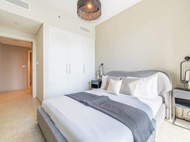 リュクス コンド ウィズ スタニング スカイライン ビューズ