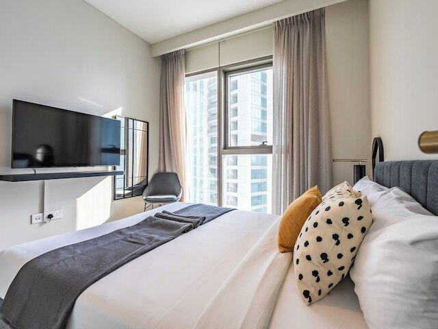 リュクス コンド ウィズ スタニング スカイライン ビューズ