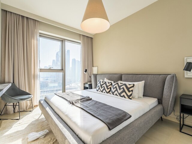 リュクス コンド ウィズ スタニング スカイライン ビューズ