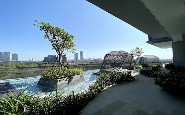 ザ クレスト レジデンス ラグジュアリー バイ メトロポール