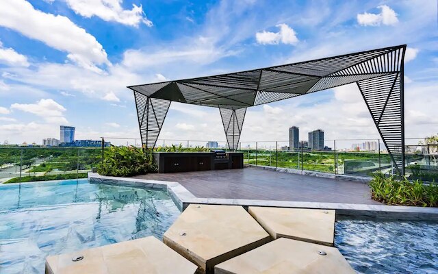 ザ クレスト レジデンス ラグジュアリー バイ メトロポール