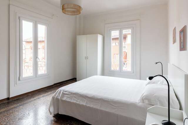 アレッサンドリーニ アパートメント アッラ フィネストレッラ