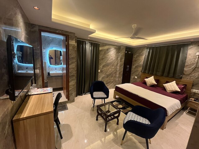 ルームシャラ 180 ディヴァイン レジデンシー