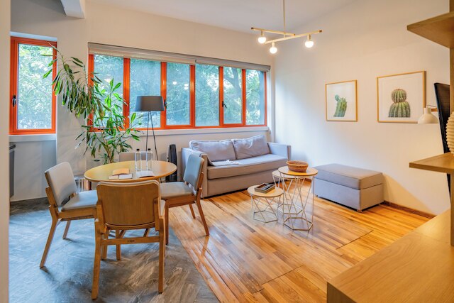 ラ カンペチャナ イン ザ ハート オブ ローマ アンド コンデサ