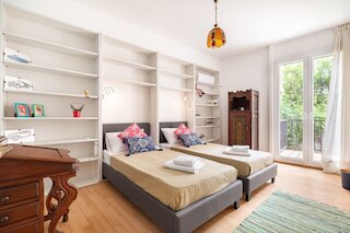 アテニアン ゲート トゥ プラカ