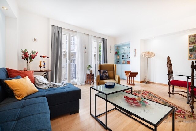 アテニアン ゲート トゥ プラカ