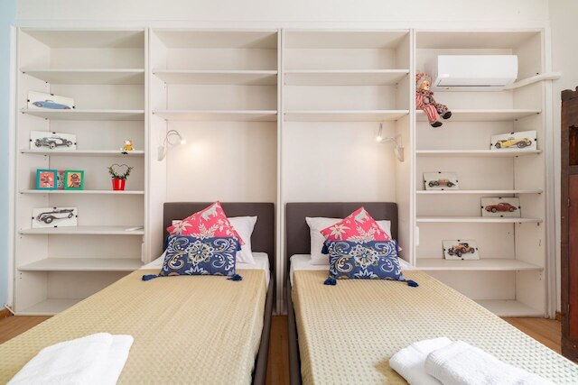 アテニアン ゲート トゥ プラカ