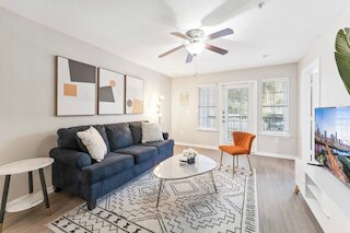 スペーシャス 2BR キング スイート ウィズ ジム プール クローズ トゥ DT