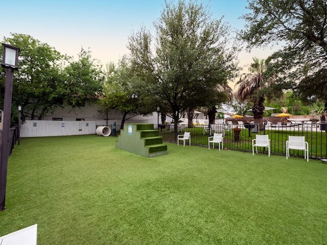 ソコ 2BR コンフィ スイート ウィズ プール キング ベッド ファスト ワイファイ