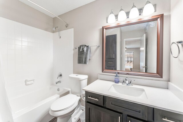 ソコ 2BR コンフィ スイート ウィズ プール キング ベッド ファスト ワイファイ