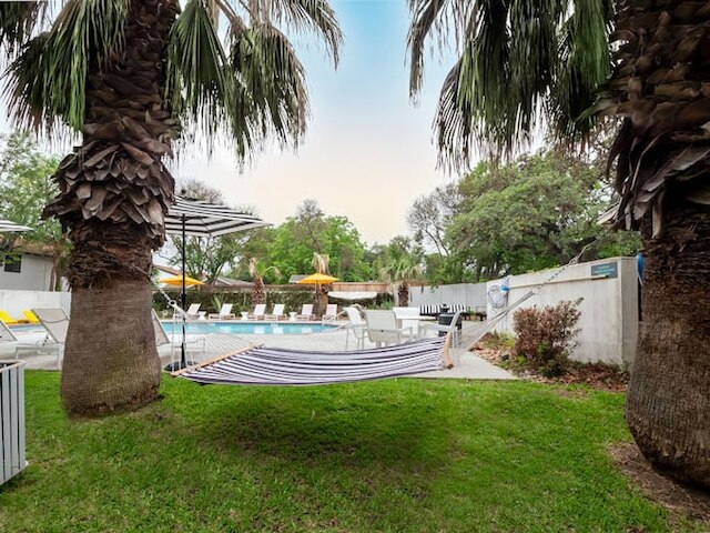 ソコ 2BR コンフィ スイート ウィズ プール キング ベッド ファスト ワイファイ