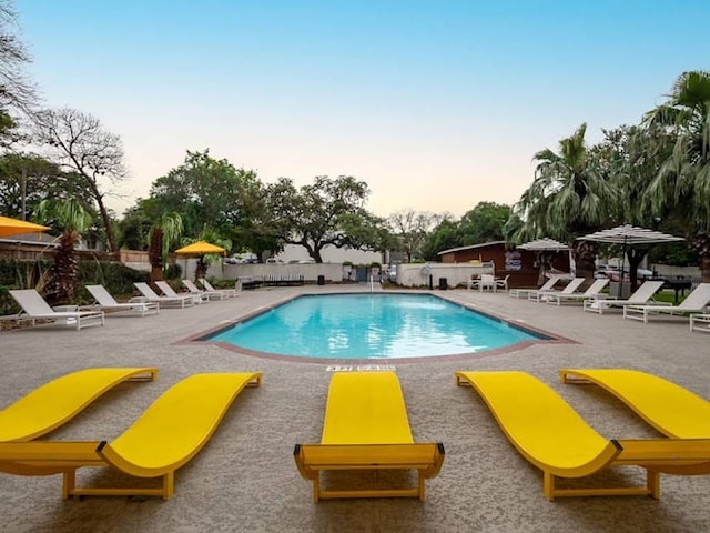 ソコ 2BR コージー スイート ウィズ プール キング ベッド ファスト ワイファイ