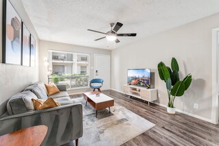 ソコ 2BR コージー スイート ウィズ プール キング ベッド ファスト ワイファイ