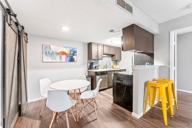 ソコ 2BR コーナースイート ウィズ プール キングベッド ファストWifi