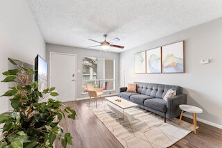 ソコ 2BR コーナースイート ウィズ プール キングベッド ファストWifi