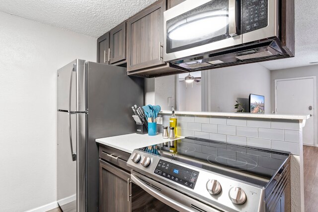 ソコ 2BR コーナースイート ウィズ プール キングベッド ファストWifi