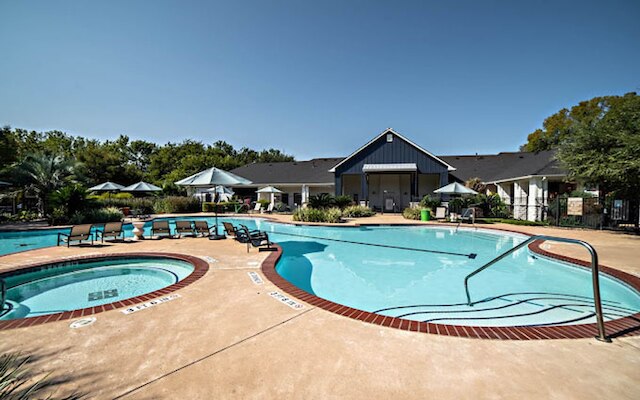 コンフィ 2BR キングスイート ウィズ ジム プール クローズ トゥ DT