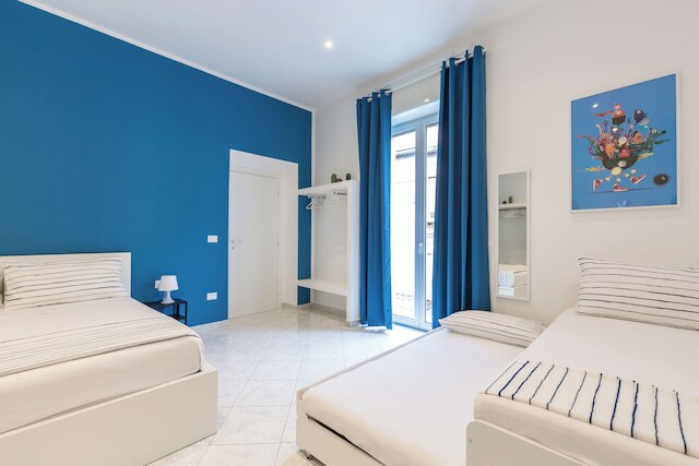 ホワイト & ブルー アパートメント アット サニタ バイ ワンダフル イタリー