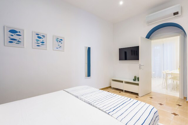 ホワイト & ブルー アパートメント アット サニタ バイ ワンダフル イタリー