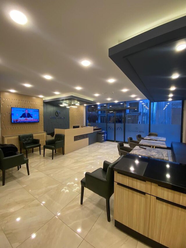 オテル ヨニ カピ