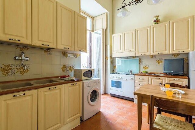 レッティフィロ ファミリー アパートメント