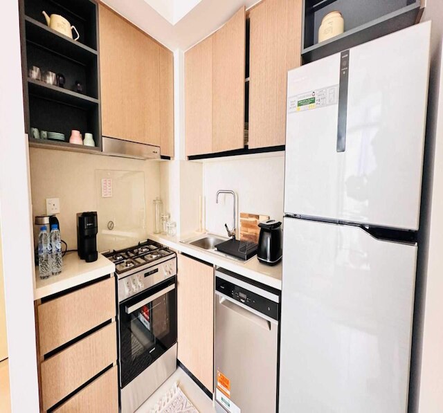 OYO ホーム 1349 ブルジュ クラウン ラグジュアリー 1ベッド アパートメント