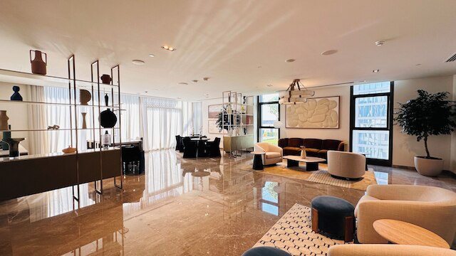 OYO ホーム 1349 ブルジュ クラウン ラグジュアリー 1ベッド アパートメント