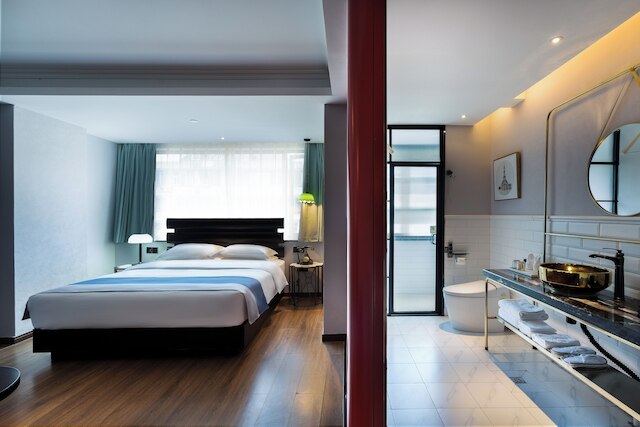 Zheda Yuanzheng Lanshe Hotel