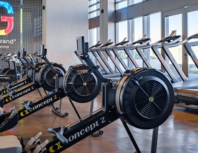 ラグジュアリー 2 BR コンド イン レフォルマ - スカイラインビュー - プール