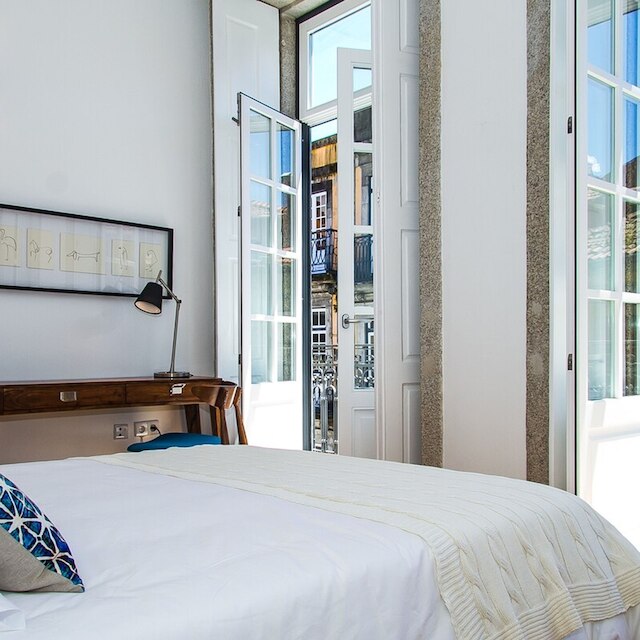 リービング イン ポルト ブルーフラワーアパートメント