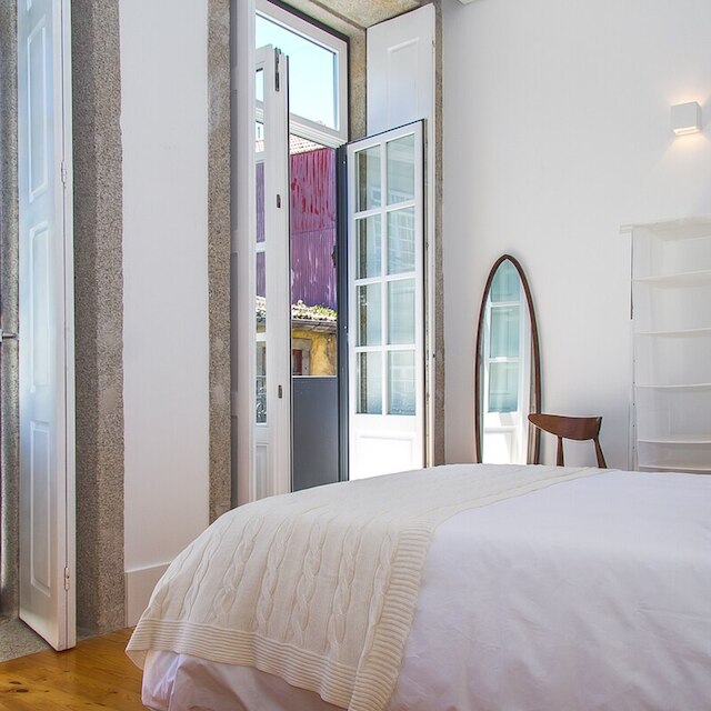 リービング イン ポルト ブルーフラワーアパートメント