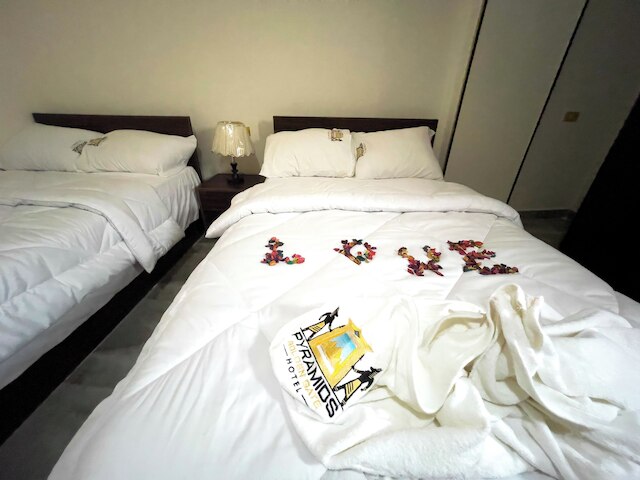 スネフェル ピラミッズ ゴールデン ゲート