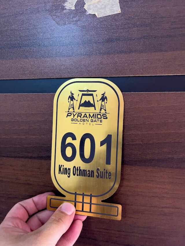 スネフェル ピラミッズ ゴールデン ゲート