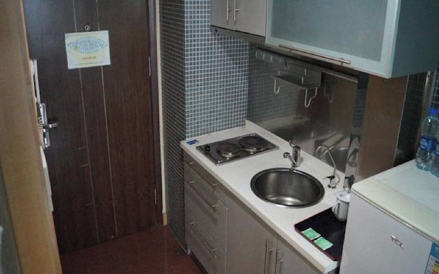 Shanghai StarChain New Space Time Hotel (Zhongshan Park Subway Station)