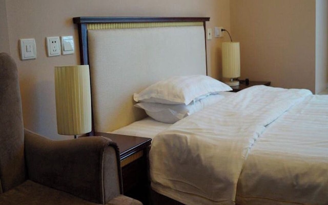 Shanghai StarChain New Space Time Hotel (Zhongshan Park Subway Station)