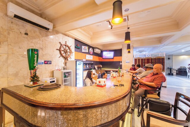 アディカ ホテル バヘラ