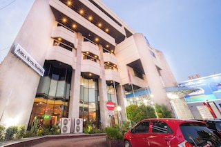 アディカ ホテル バヘラ