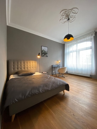 ルーム ツィマー ミット シュトゥック イン コ リビング アパート