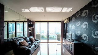 ストラテジック アンド スペーシャス 2BR アット スマトラ36 アパートメント