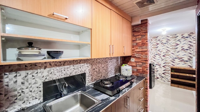 コージー 2BR アット ロイヤル マカッサル アパートメント