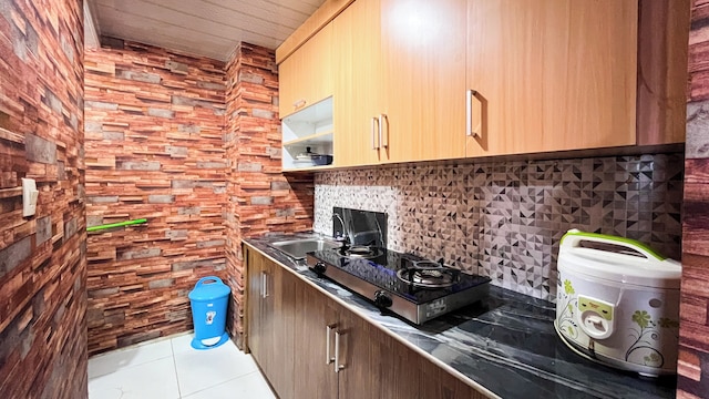 コージー 2BR アット ロイヤル マカッサル アパートメント