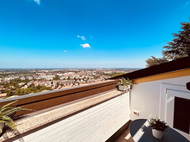 ディモラ ペルシケット ウィズ スタニング ビュー オブ ボローニャ