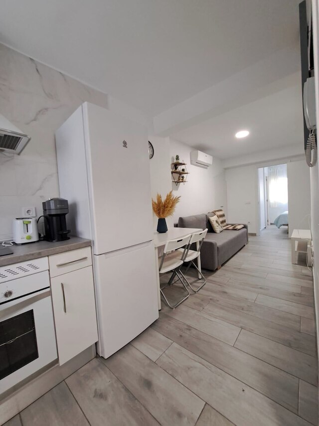 チャーミング アパートメント アップ トゥ 4 パーソンズ 3 ミニッツ トゥ メトロ