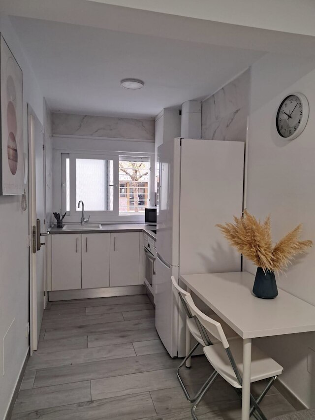 チャーミング アパートメント アップ トゥ 4 パーソンズ 3 ミニッツ トゥ メトロ