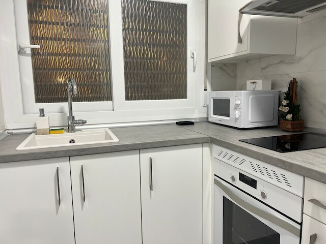 チャーミング アパートメント アップ トゥ 4 パーソンズ 3 ミニッツ トゥ メトロ