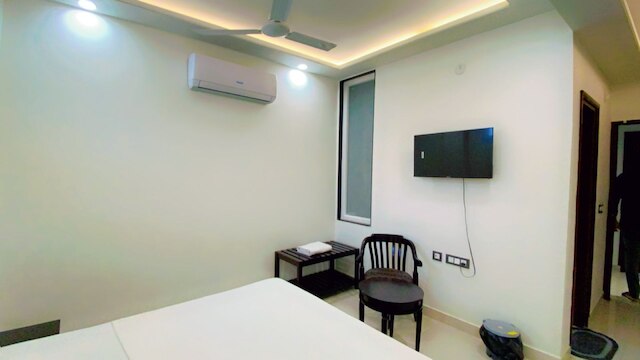 ホテル ギリラージ パレス